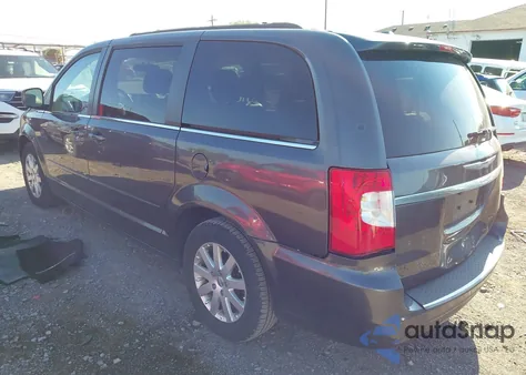 2015 Chrysler Town & Country Lx z USA, uszkodzony, nr VIN 2C4RC1AG1FR677962